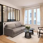 Champs-Elysées renovated flat with elevator access