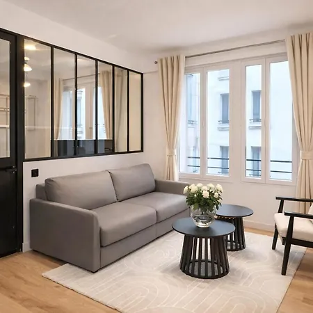 Champs-elysées Renovated Flat With Elevator Access Appartamento Parigi