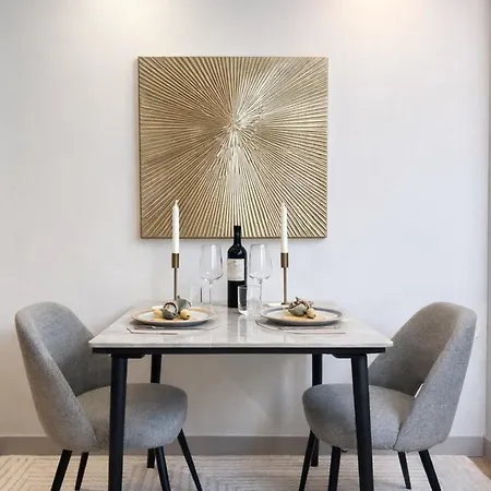Champs-elysées Renovated Flat With Elevator Access *