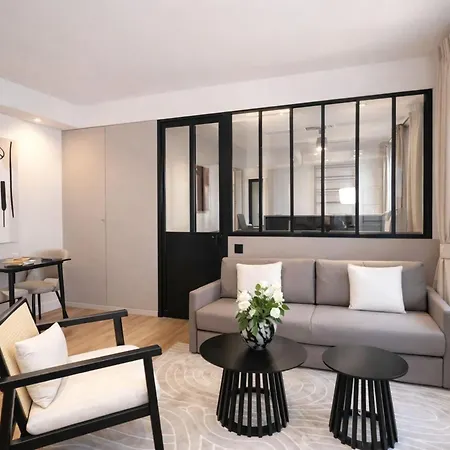 Champs-elysées Renovated Flat With Elevator Access * Parigi