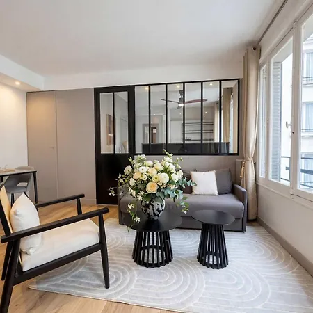 Champs-elysées Renovated Flat With Elevator Access Appartamento *
