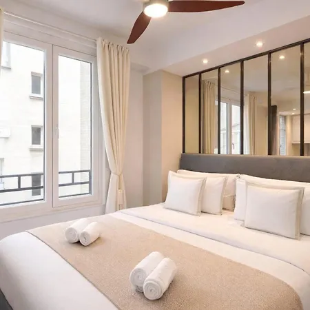 Champs-elysées Renovated Flat With Elevator Access Appartamento Parigi