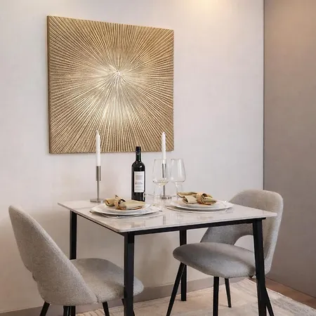 Champs-elysées Renovated Flat With Elevator Access *