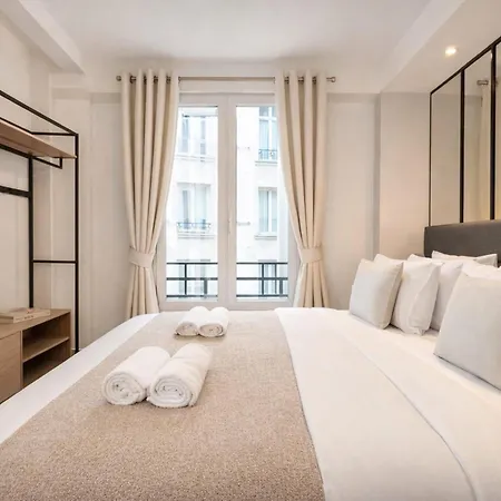 Champs-elysées Renovated Flat With Elevator Access * Parigi