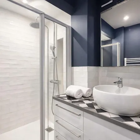 Champs-elysées Renovated Flat With Elevator Access * Parigi
