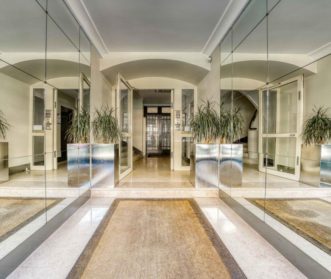 Apartment Champs-elysees - Prestige With Lift Avenue Matignon