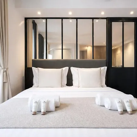 Champs-elysees - Prestige With Lift Avenue Matignon *