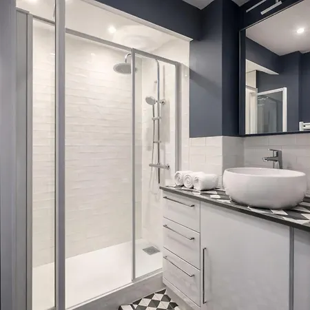 Champs-elysees - Prestige With Lift Avenue Matignon *